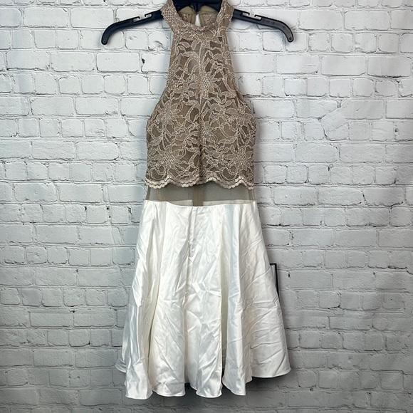 City Studio Lace Detail Sheer Waist Halter Dress Juniors Size 0 - Picture 2 of 8